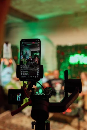 Pfeffilivestream gefilmt mit dem IPhone im Studio 
